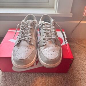Nike Gray and White Sneakers Low-Top Classic
